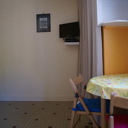 Апартаменты Au Coeur De Bourg Csm Курсёль-сюр-Мер Номер фото